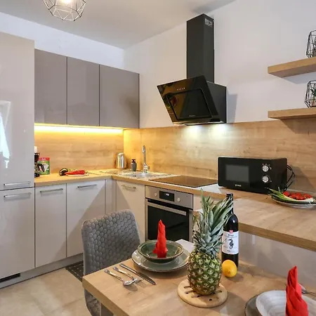 Luna With Free Parking 자다르