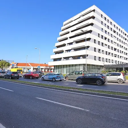 Luna With Free Parking Apartament