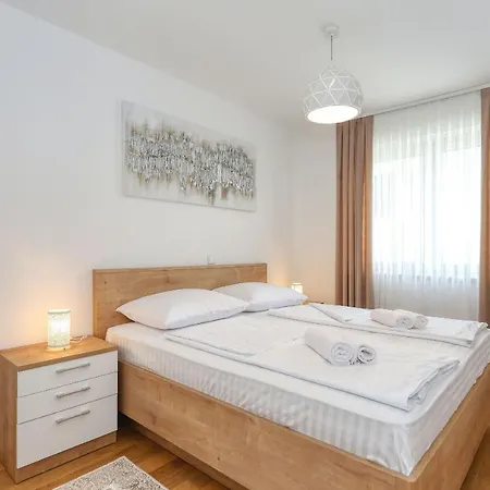 Apartment Luna With Free Parking