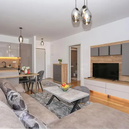 Luna With Free Parking 자다르