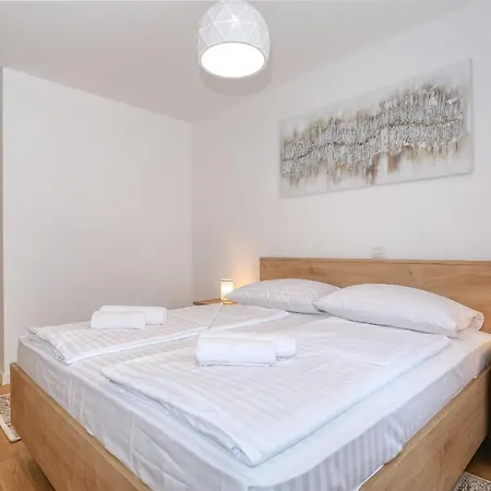 Apartment Luna With Free Parking