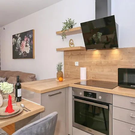 Luna With Free Parking 아파트