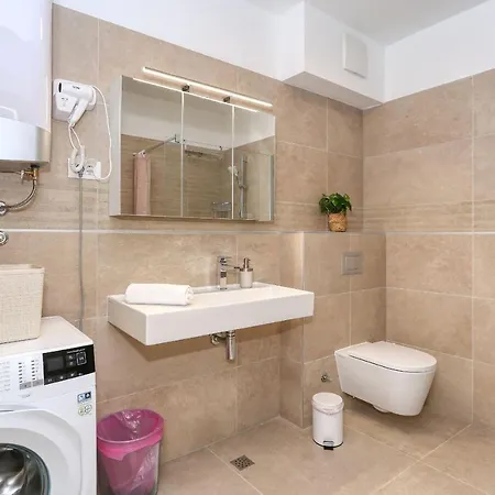 Luna With Free Parking 자다르