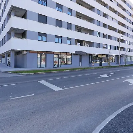 Luna With Free Parking * Zadar
