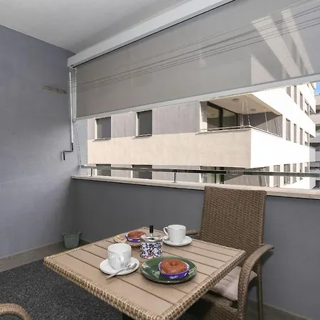 Luna With Free Parking *