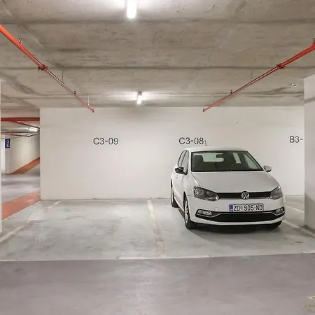 Luna With Free Parking Lägenhet *