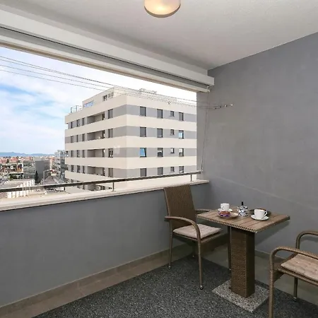 Luna With Free Parking 아파트 자다르