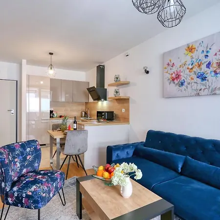 Luna With Free Parking Apartment