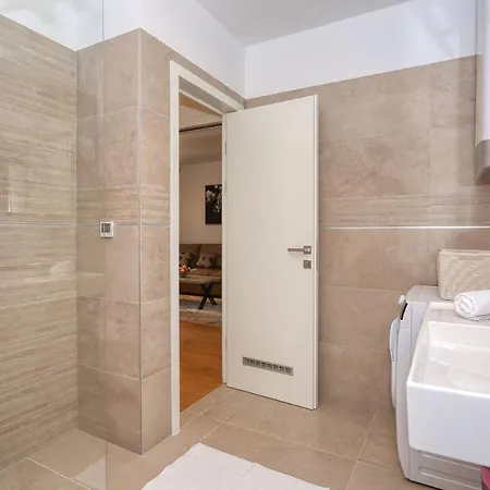 Luna With Free Parking 아파트