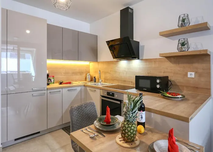 Luna With Free Parking Zadar