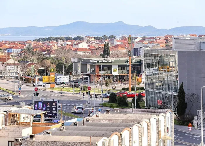 Luna With Free Parking Apartament *