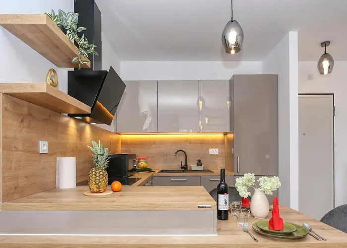 Luna With Free Parking *