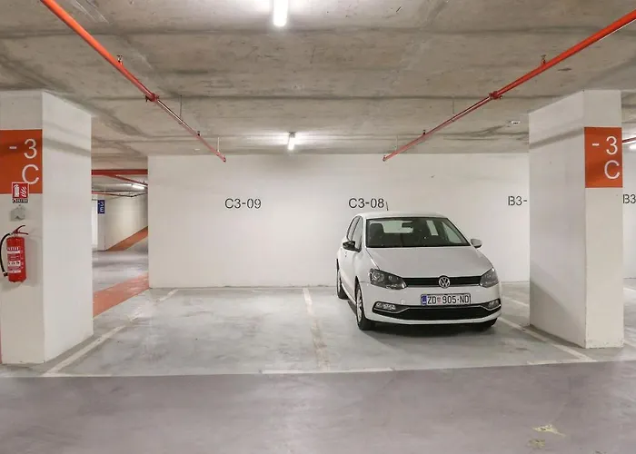 Luna With Free Parking Apartament *