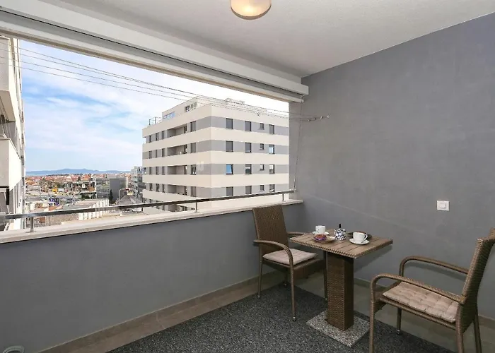 Luna With Free Parking Apartament Zadar