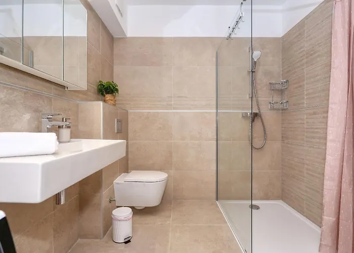 Luna With Free Parking Apartament