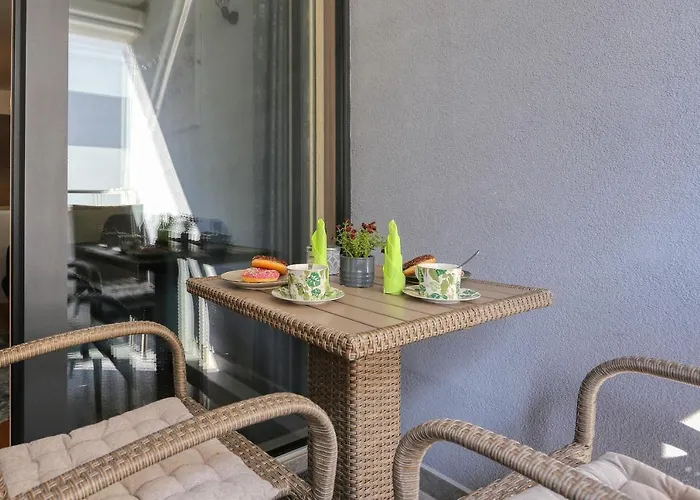 Luna With Free Parking *